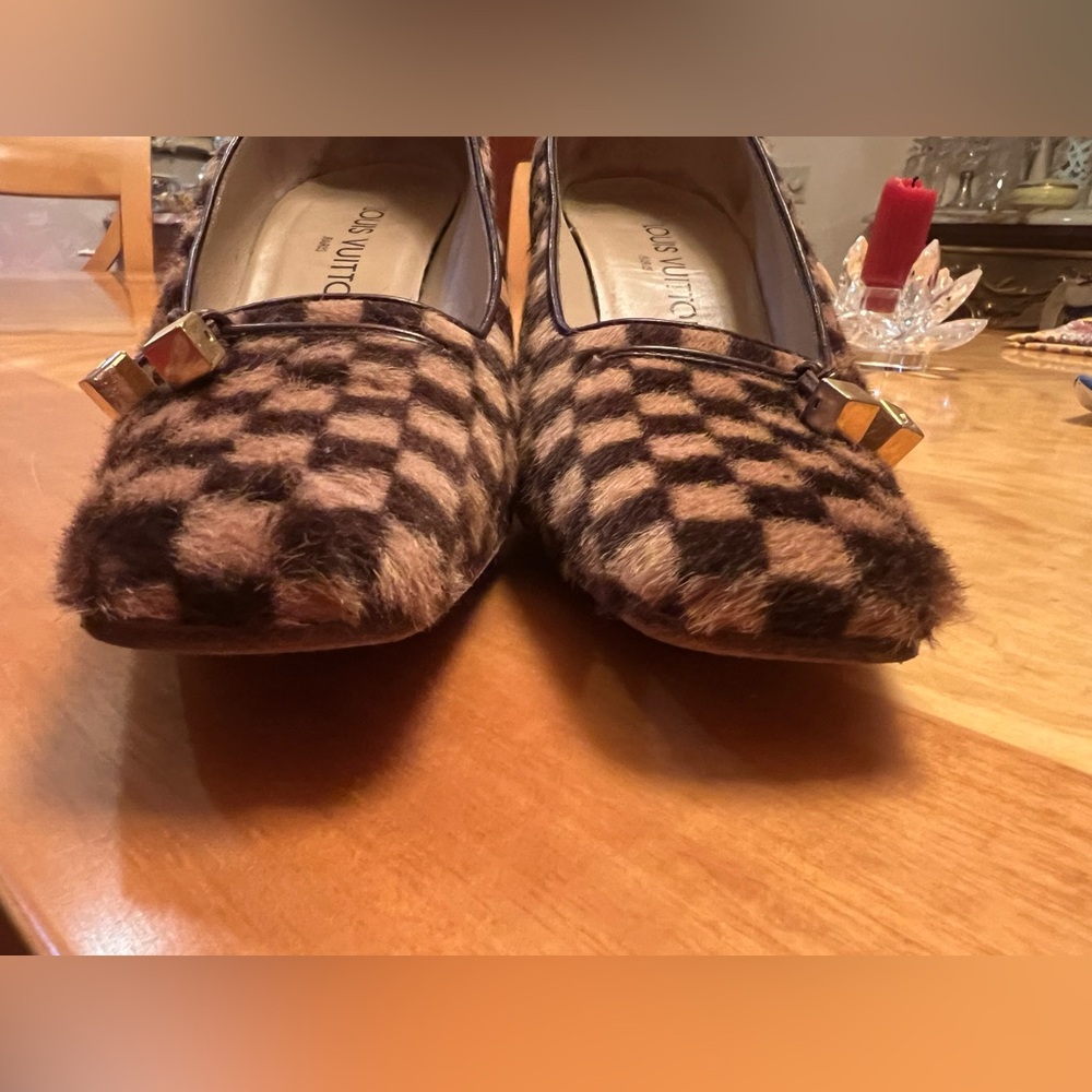 Louis Vuitton Damier Pattern Fur Heeled Shoes - Picture 7 of 7